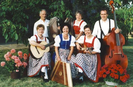 Unsere Stubenmusi in der aktuellen Besetzung unter der Leitung von Gertraud Fischer