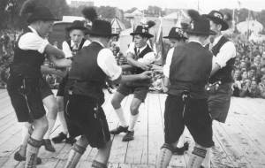 Unsere Trachtler beim Trachtenfest in Osterhofen